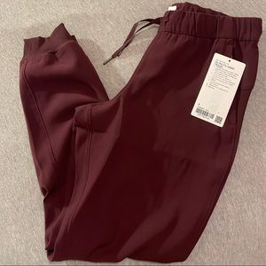 lululemon on the fly jogger woven